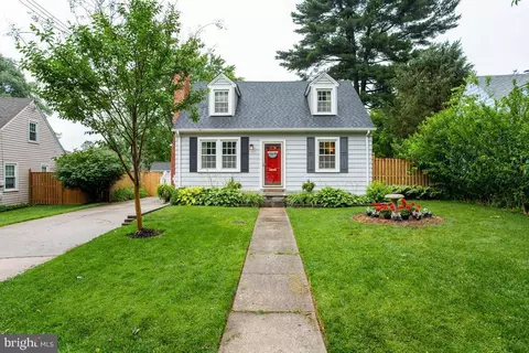 1004 Debeck Dr, Rockville, MD 20851