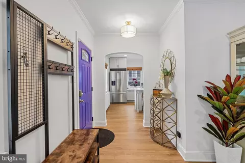 Entry Way - 820 Philadelphia Ave, Silver Spring, MD 20910 photo 3 of 8
