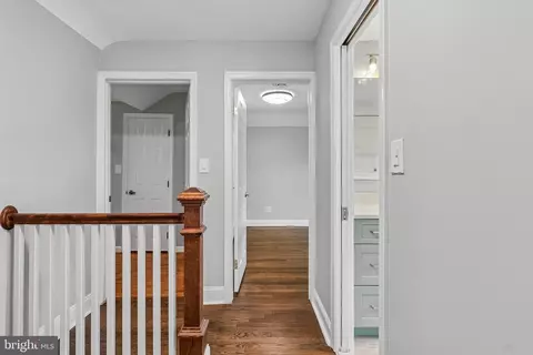 Entry Way - 820 Philadelphia Ave, Silver Spring, MD 20910 photo 6 of 8