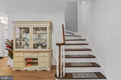 Entry Way - 820 Philadelphia Ave, Silver Spring, MD 20910 photo 4 of 8