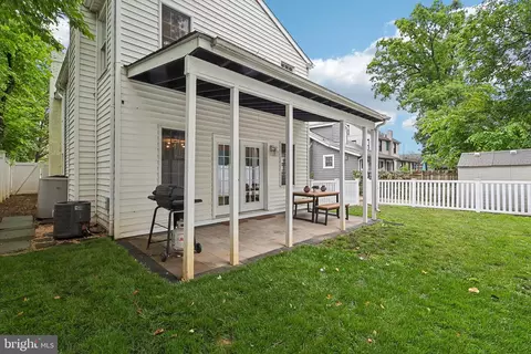 Exterior - 820 Philadelphia Ave, Silver Spring, MD 20910 photo 6 of 6