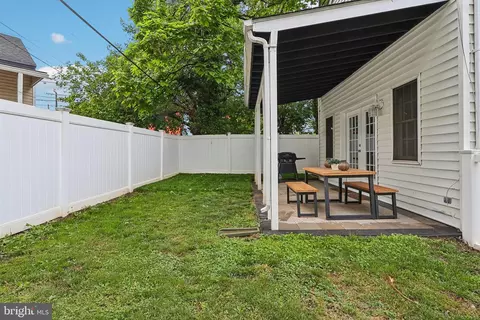 Exterior - 820 Philadelphia Ave, Silver Spring, MD 20910 photo 3 of 6
