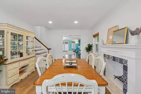 Dining - 820 Philadelphia Ave, Silver Spring, MD 20910 photo 2 of 4