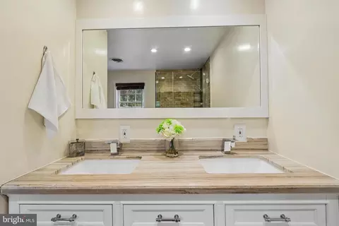 Bath - 820 Philadelphia Ave, Silver Spring, MD 20910 photo 3 of 7