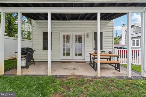 Exterior - 820 Philadelphia Ave, Silver Spring, MD 20910 photo 5 of 6