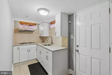 Entry Way - 820 Philadelphia Ave, Silver Spring, MD 20910 photo 7 of 8