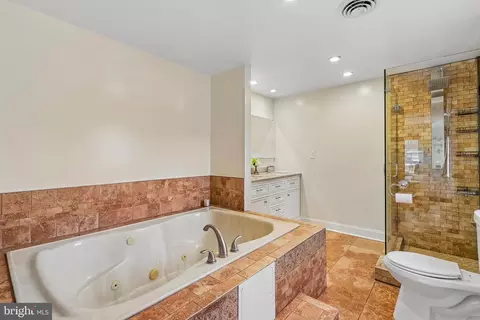 Bath - 820 Philadelphia Ave, Silver Spring, MD 20910 photo 2 of 7