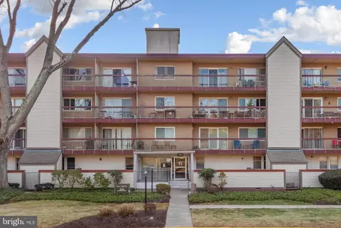 7400 Lakeview Dr #N402, Bethesda, MD 20817
