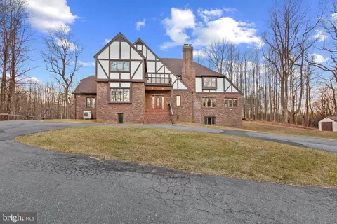 16001 Amina Dr, Burtonsville, MD 20866