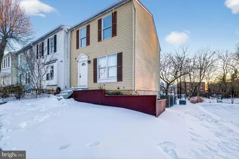 14 Seek Ct, Takoma Park, MD 20912