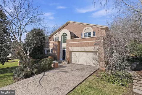 10033 Chartwell Mnr, Potomac, MD 20854