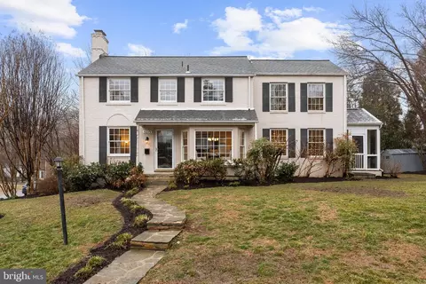 6019 Woodacres Dr, Bethesda, MD 20816