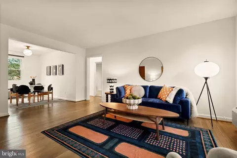 4818 Chevy Chase Dr #303, Chevy Chase, MD 20815