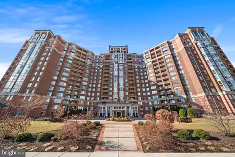 5809 Nicholson Ln #214, Rockville, MD 20852
