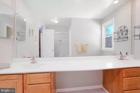 Bath - 14513 Notley Rd, Silver Spring, MD 20905 photo 2 of 5