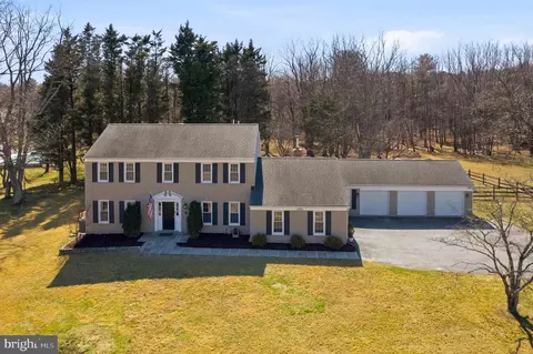 5700 Lake Christopher Dr, Rockville, MD 20855