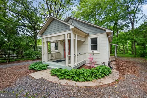 Exterior - 9717 Capitol View Ave, Silver Spring, MD 20910 photo 2 of 3