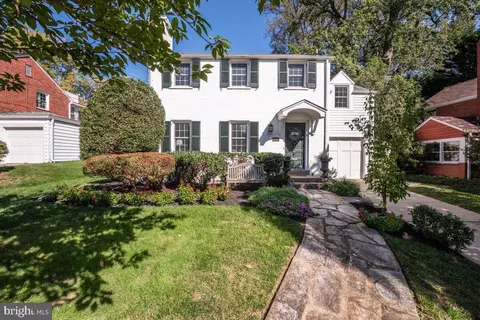 5215 Roosevelt St, Bethesda, MD 20814