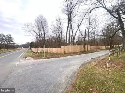 3738 Damascus Rd, Gaithersburg, MD 20882