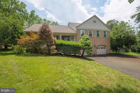 10 Pinto Ct, Rockville, MD 20850
