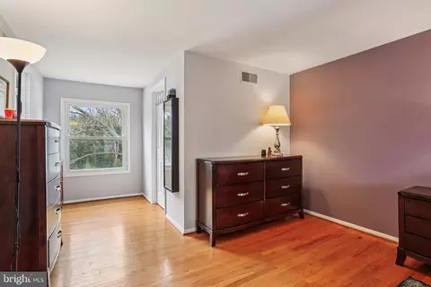 Entry Way - 2321 Nees Ln, Silver Spring, MD 20905 photo 3 of 3