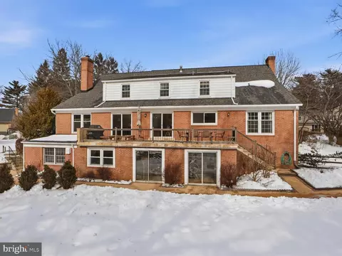 Exterior - 8818 Cold Spring Rd, Potomac, MD 20854 photo 5 of 8
