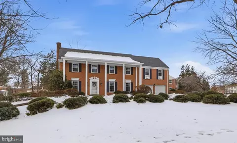 Exterior - 8818 Cold Spring Rd, Potomac, MD 20854 photo 6 of 8