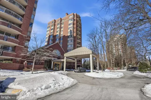 5802 Nicholson Ln #2-706, North Bethesda, MD 20852