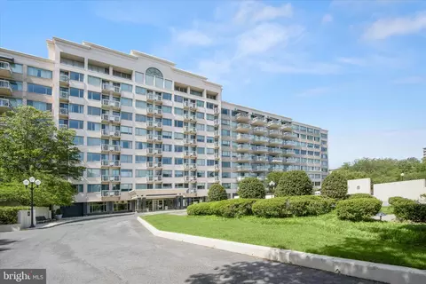 5450 Whitley Park Ter #102, Bethesda, MD 20814