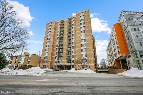 4 Monroe St #304, Rockville, MD 20850