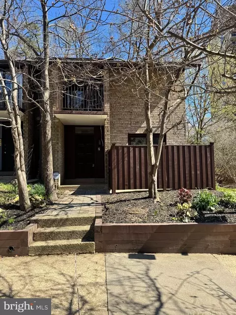9201 Three Oaks Dr, Silver Spring, MD 20901