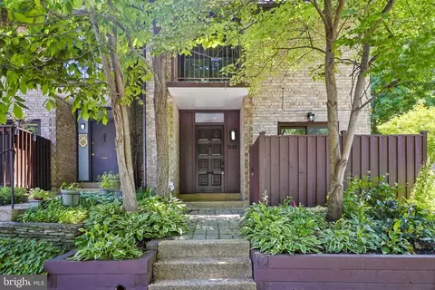 9201 Three Oaks Dr, Silver Spring, MD 20901
