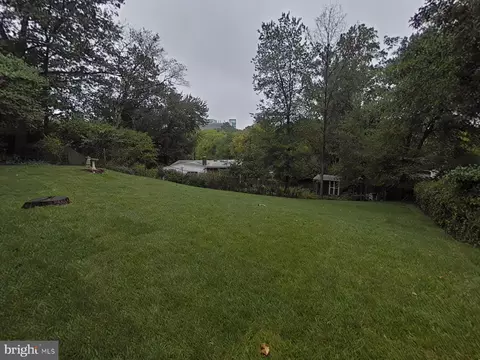 Exterior - 1409 Crestridge Dr, Silver Spring, MD 20910 photo 4 of 5