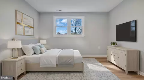 Bedroom - 1409 Crestridge Dr, Silver Spring, MD 20910 photo 5 of 6