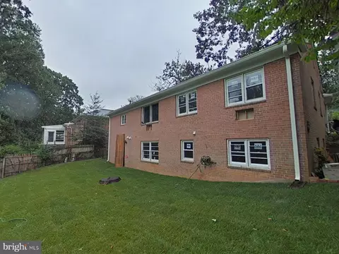 Exterior - 1409 Crestridge Dr, Silver Spring, MD 20910 photo 2 of 5