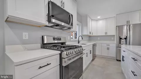 Entry Way - 1409 Crestridge Dr, Silver Spring, MD 20910 photo 1 of 3