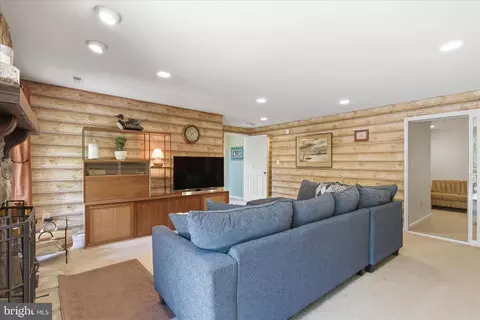 Living - 1943 Hickory Hill Ln, Silver Spring, MD 20906 photo 3 of 3
