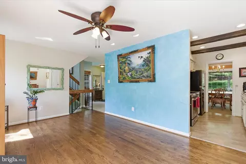 Entry Way - 1943 Hickory Hill Ln, Silver Spring, MD 20906 photo 3 of 6
