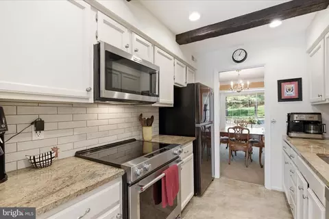 Kitchen - 1943 Hickory Hill Ln, Silver Spring, MD 20906 photo 2 of 3