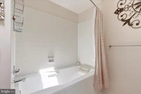 Bath - 1943 Hickory Hill Ln, Silver Spring, MD 20906 photo 2 of 3