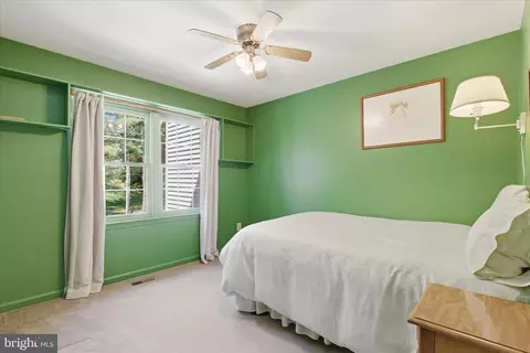 Bedroom - 1943 Hickory Hill Ln, Silver Spring, MD 20906 photo 4 of 6