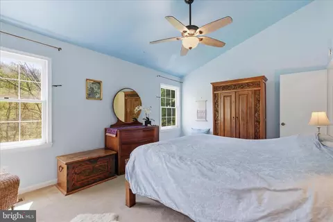 Bedroom - 1943 Hickory Hill Ln, Silver Spring, MD 20906 photo 3 of 6