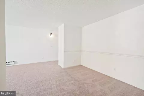 Living - 15301 Beaverbrook Ct #2C, Silver Spring, MD 20906 photo 4 of 5