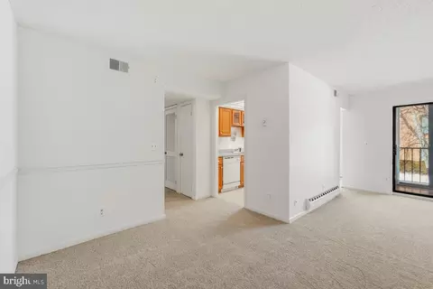 Living - 15301 Beaverbrook Ct #2C, Silver Spring, MD 20906 photo 5 of 5