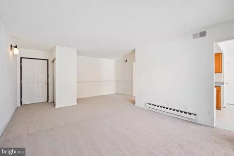 Living - 15301 Beaverbrook Ct #2C, Silver Spring, MD 20906 photo 3 of 5