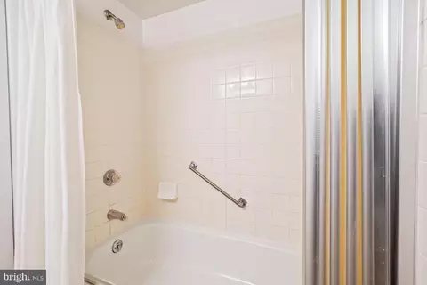 Bath - 15301 Beaverbrook Ct #2C, Silver Spring, MD 20906 photo 2 of 3
