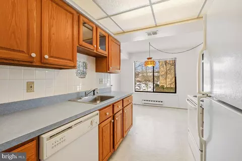 Kitchen - 15301 Beaverbrook Ct #2C, Silver Spring, MD 20906 photo 4 of 4