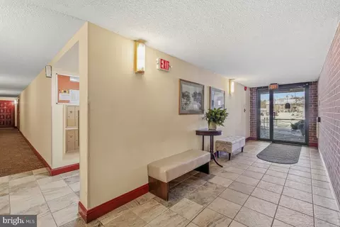 Entry Way - 15301 Beaverbrook Ct #2C, Silver Spring, MD 20906 photo 2 of 5