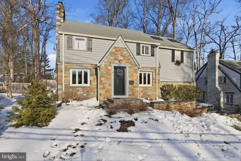 8304 Woodhaven Blvd, Bethesda, MD 20817