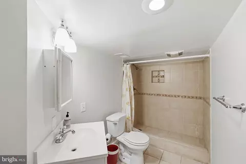 Bath - 10304 Ridgemoor Dr, Silver Spring, MD 20901 photo 2 of 2